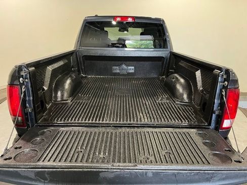 Used 2019 RAM 1500 Express AWD/4WD image 9
