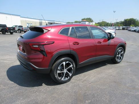 Certified 2024 Chevrolet Trax RS FWD image 6
