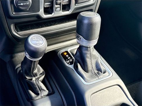 Used 2023 Jeep Gladiator Overland image 18