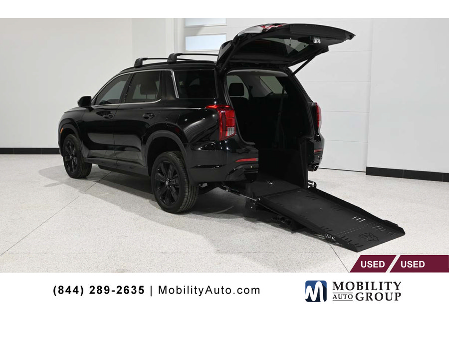 Used 2024 Hyundai Palisade XRT FWD image 1