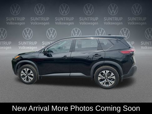 Used 2021 Nissan Rogue SV FWD image 2