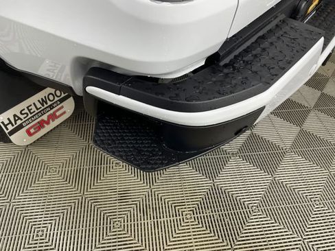 New 2026 GMC Canyon AT4 image 19