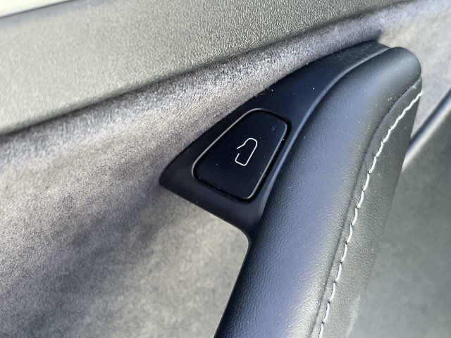 Used 2022 Tesla Model Y Performance AWD/4WD image 29