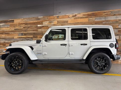 Used 2023 Jeep Wrangler Unlimited Sahara image 22
