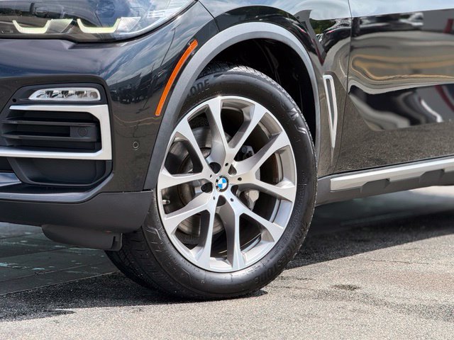 Used 2019 BMW X5 xDrive40i w/ Premium Package 2 AWD/4WD image 2