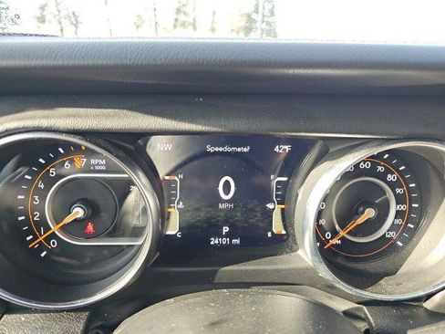 Used 2023 Jeep Gladiator Overland image 22