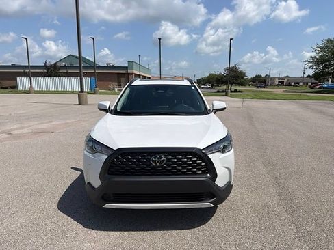 Certified 2023 Toyota Corolla Cross LE w/ Moonroof Package AWD/4WD image 9