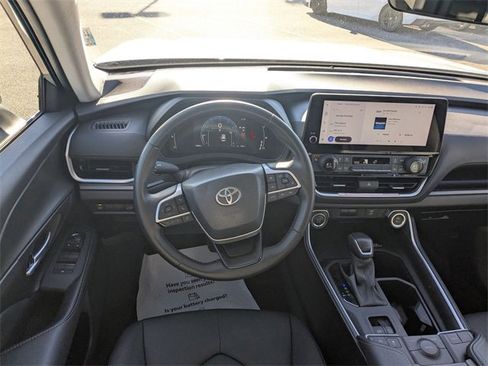 Certified 2025 Toyota Grand Highlander FWD image 27