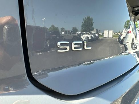 Used 2022 Volkswagen Atlas Cross Sport SEL R-Line AWD/4WD image 4