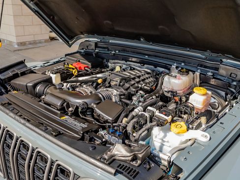 Used 2025 Jeep Wrangler Unlimited Rubicon image 39