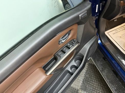 Used 2024 Nissan Titan Platinum Reserve w/ Moonroof Package image 28