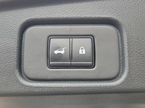 Certified 2025 Nissan Pathfinder SV image 11