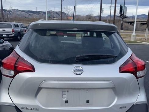 Used 2019 Nissan Kicks SR image 3