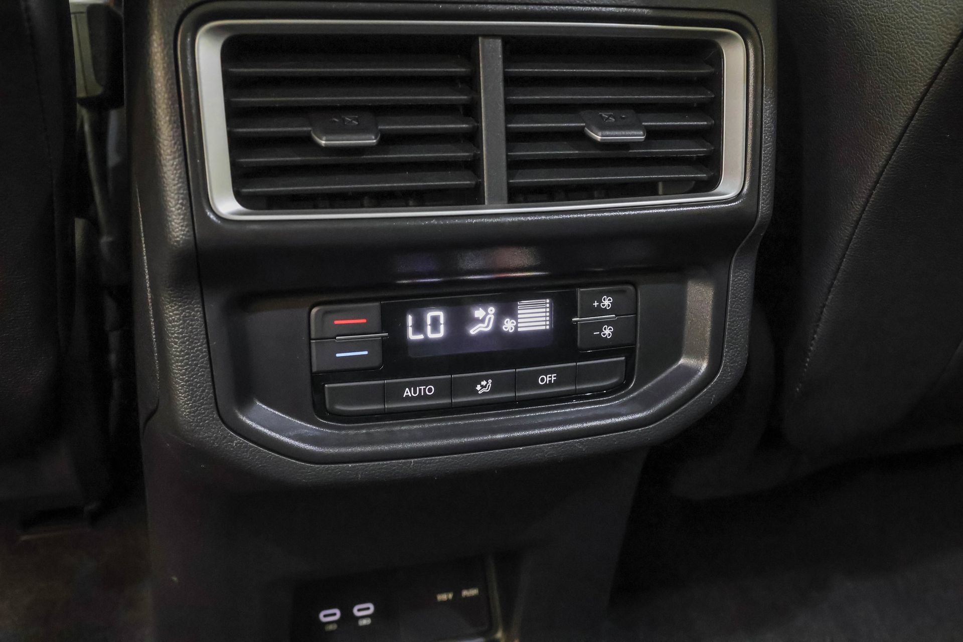 Used 2025 Volkswagen Atlas Peak Edition SE AWD/4WD image 38