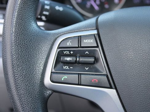 Used 2017 Hyundai Elantra SE image 12