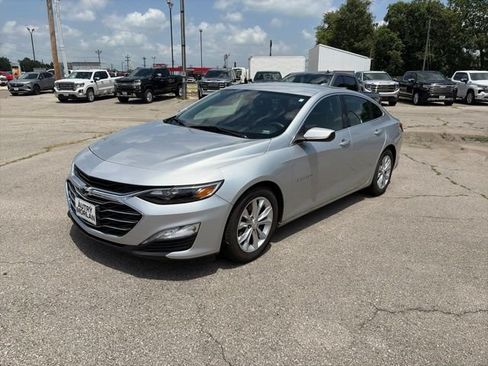 Used 2019 Chevrolet Malibu LT FWD image 2