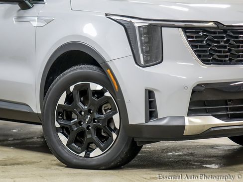 Used 2024 Kia Sorento S w/ Panoramic Sunroof Package image 4