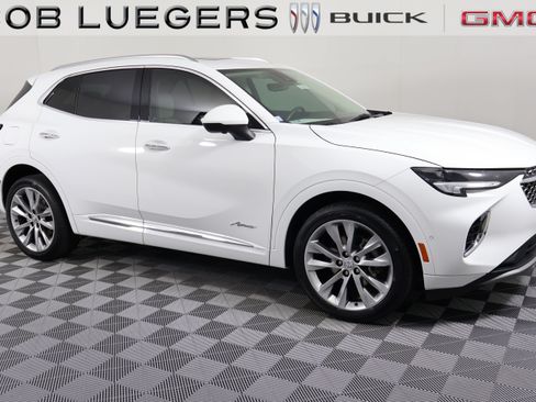 Used 2022 Buick Envision Avenir w/ Technology Package II FWD image 2