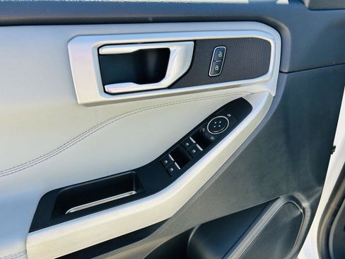 Used 2022 Ford Explorer XLT w/ Equipment Group 202A image 12