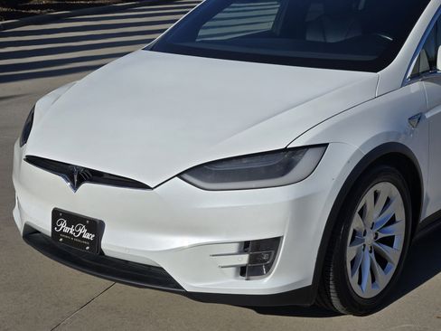 Used 2017 Tesla Model X 75D image 10