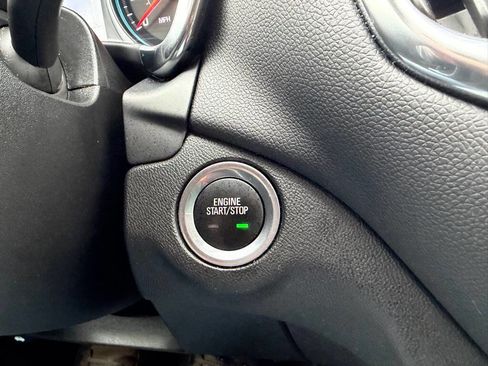 Used 2021 Chevrolet Equinox LT image 22