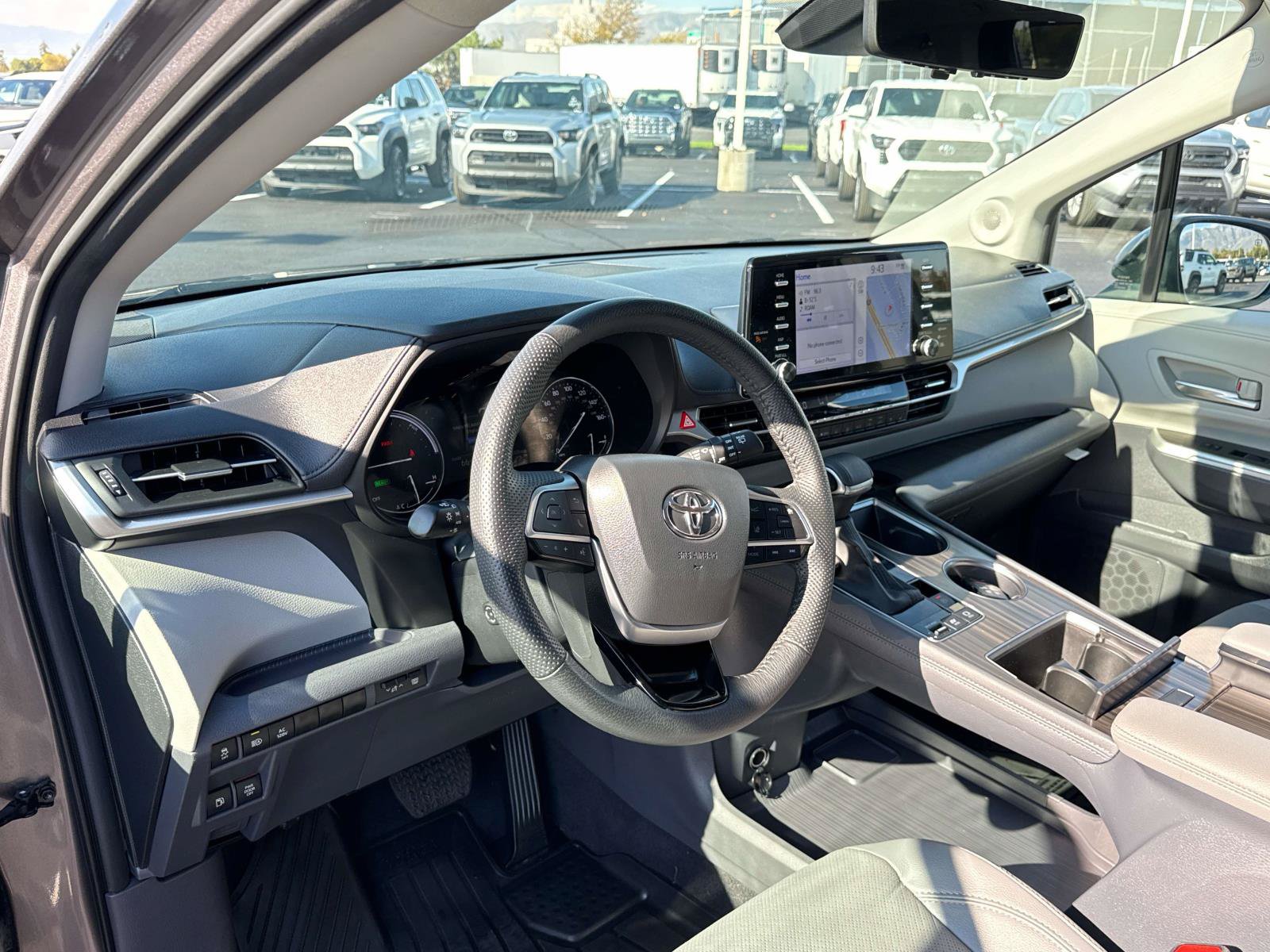 Used 2023 Toyota Sienna Limited FWD image 11