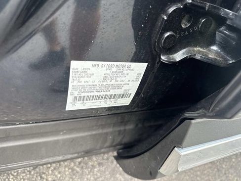Used 2024 Ford Explorer XLT AWD/4WD image 28