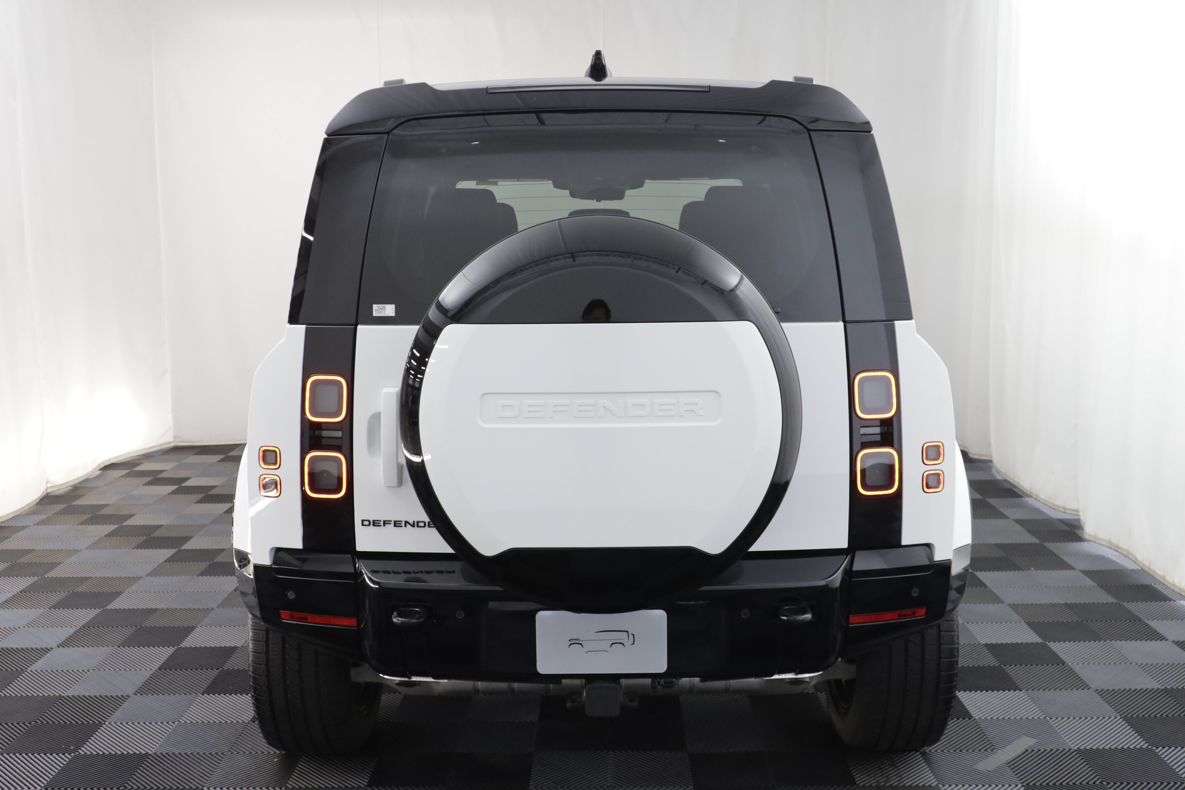 New 2026 Land Rover Defender 110 X-Dynamic SE AWD/4WD image 18