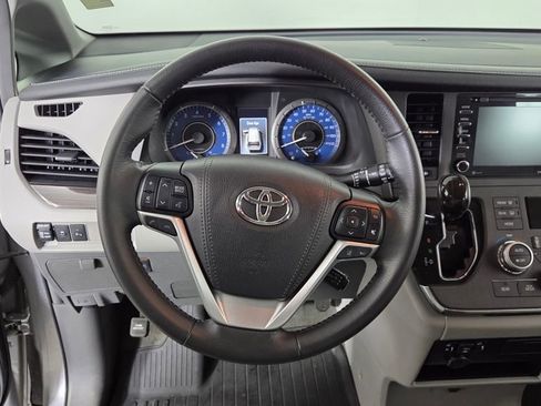 Used 2018 Toyota Sienna XLE w/ XLE Navigation Package image 15