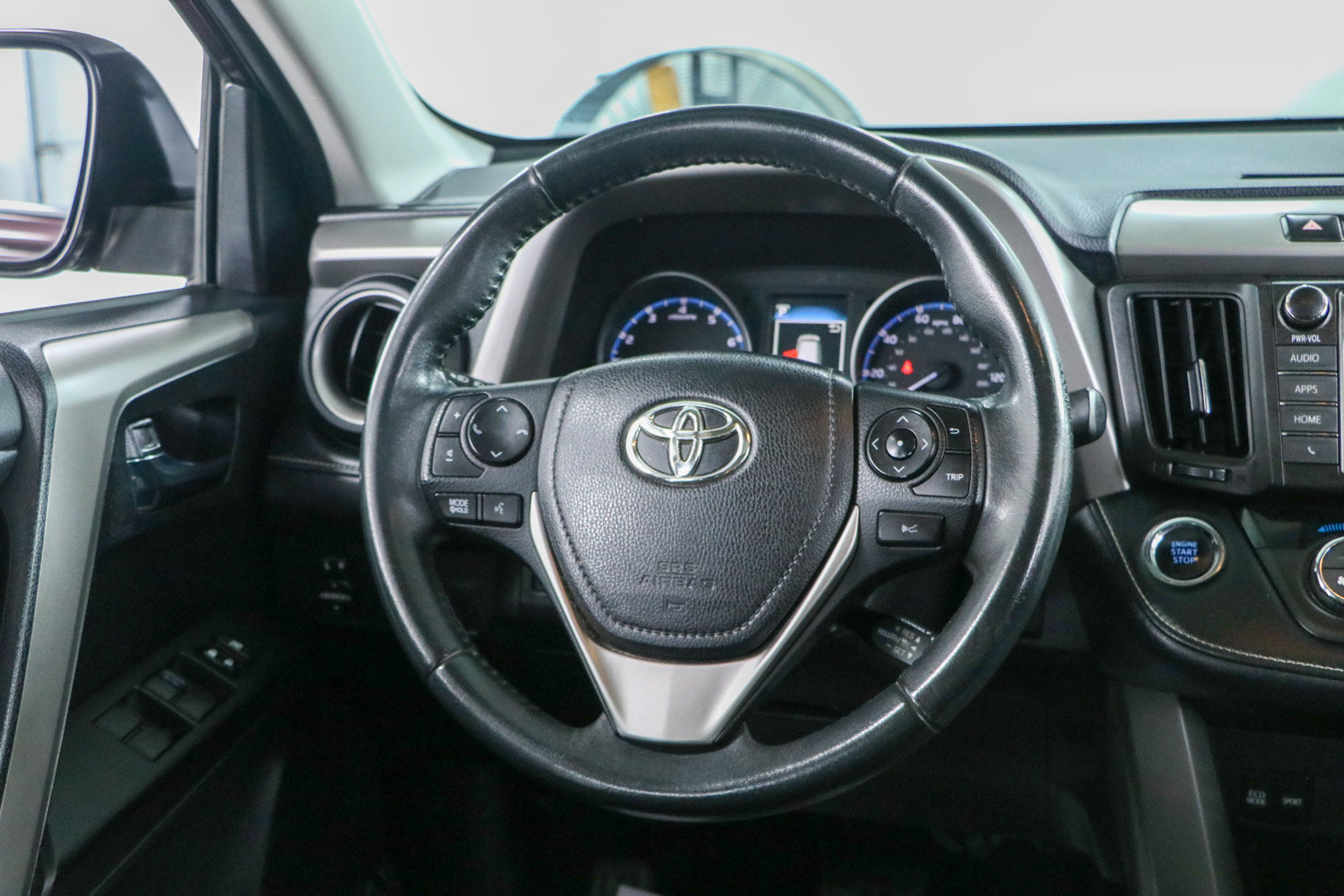 Used 2017 Toyota RAV4 XLE FWD image 12