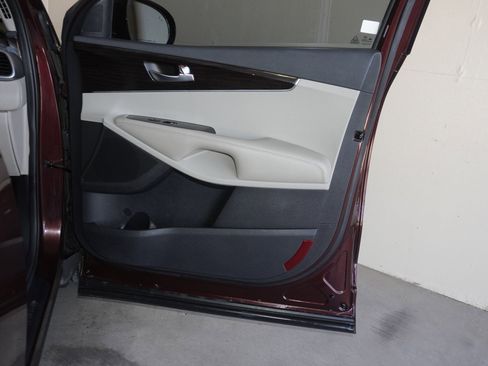 Used 2019 Kia Sorento LX image 42