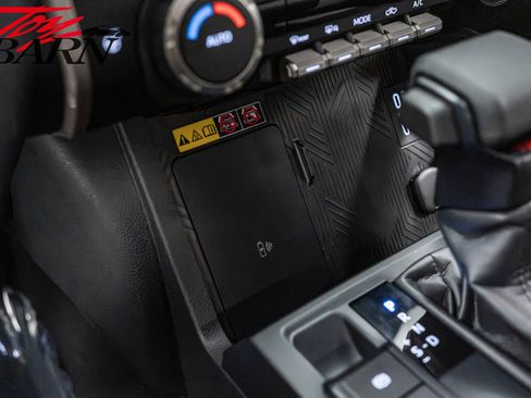 Used 2025 Toyota Tacoma TRD Off-Road image 38