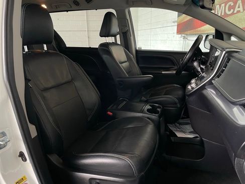 Used 2017 Toyota Sienna SE w/ Cargo Management Package image 14