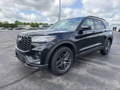 Used 2025 Ford Explorer ST-Line w/ ST-Line Street Pack AWD/4WD image 4