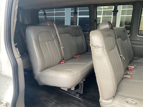 Used 2018 Chevrolet Express 3500 LS RWD image 25