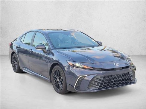 Used 2026 Toyota Camry SE w/ Convenience Package FWD image 3