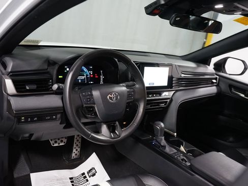 Certified 2025 Toyota Camry SE image 11