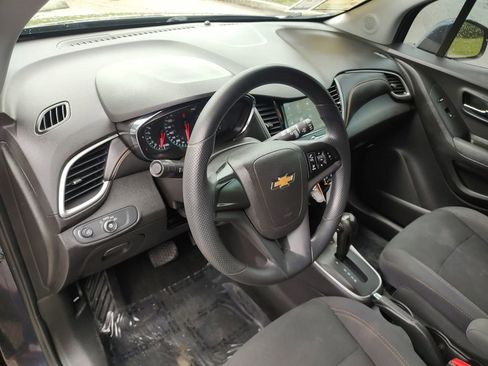 Used 2019 Chevrolet Trax LS FWD image 21