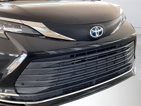 Used 2021 Toyota Sienna XLE FWD image 30
