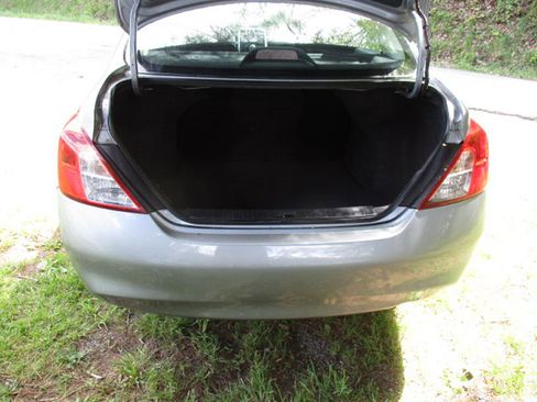 Used 2012 Nissan Versa SV FWD image 10