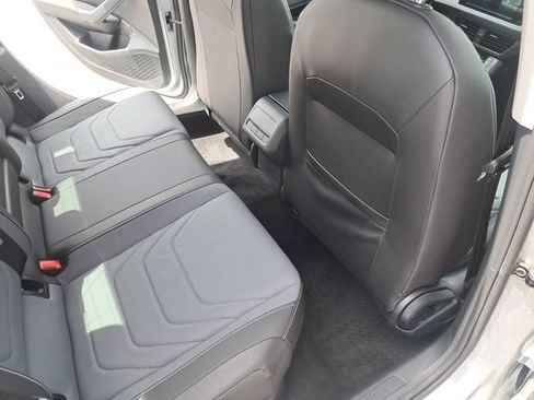 Used 2025 Volkswagen Jetta SEL FWD image 11