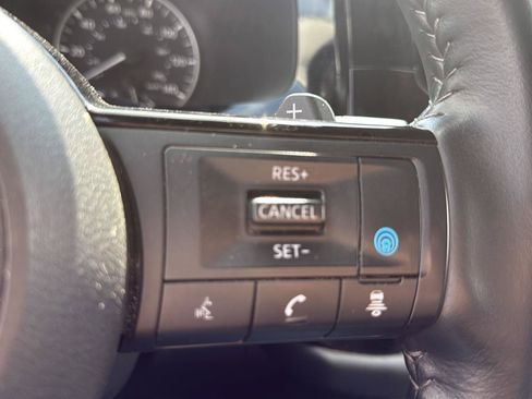 Used 2024 Nissan Pathfinder SL FWD image 13