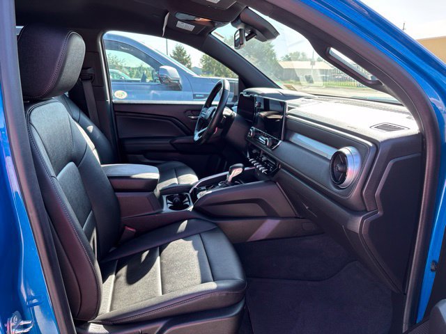 Used 2023 Chevrolet Colorado LT w/ LT Convenience Package III AWD/4WD image 17