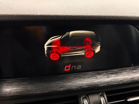 Used 2019 Alfa Romeo Stelvio w/ Nero Edizione RWD image 9