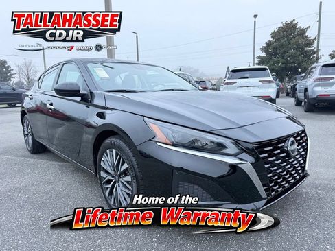 Used 2025 Nissan Altima 2.5 SV FWD image 1