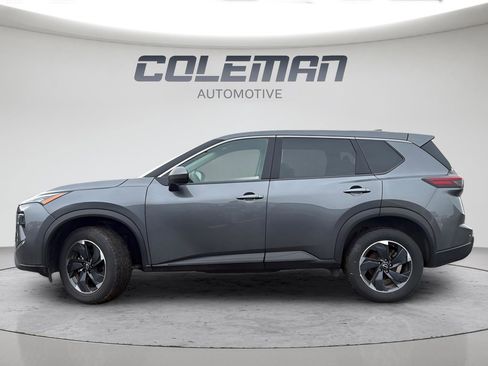 Used 2025 Nissan Rogue SV image 2
