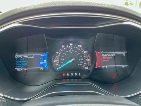 Used 2020 Ford Fusion SE FWD image 11