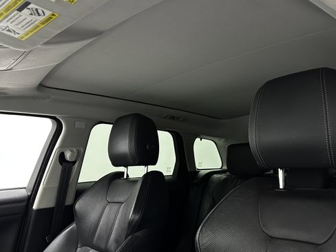 Used 2017 Land Rover Range Rover Evoque SE Premium image 6