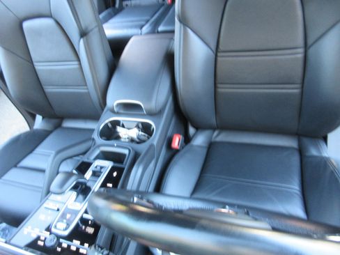 Used 2023 Porsche Cayenne image 16