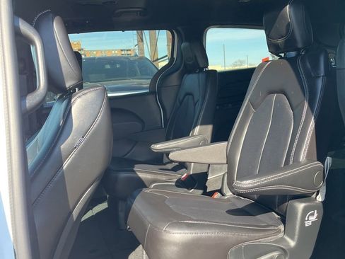 Used 2026 Chrysler Pacifica Select image 22